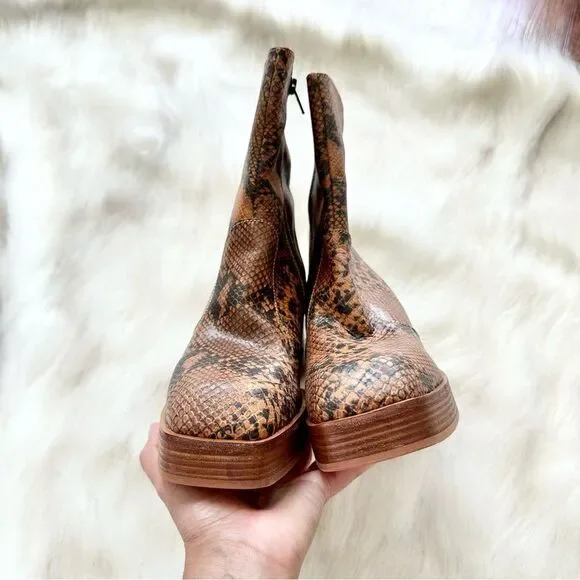 NIB Free People Ruby Platform Ankle Boots in Brown Snake Size 40 (9.5) - Picture 3 of 9